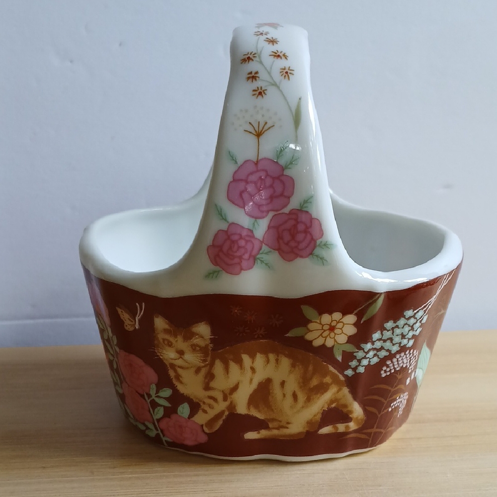Porcelain Action Japan Mini Trinket Floral Cat Basket 3.5" Ht.